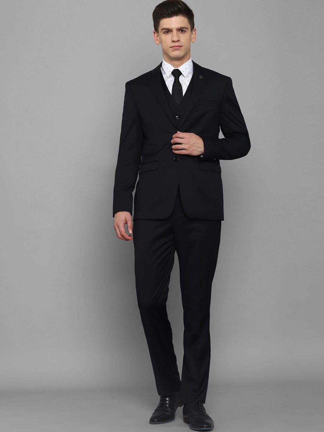 

Allen Solly Men Black Solid Single-Breasted Three-Piece Formal Suit