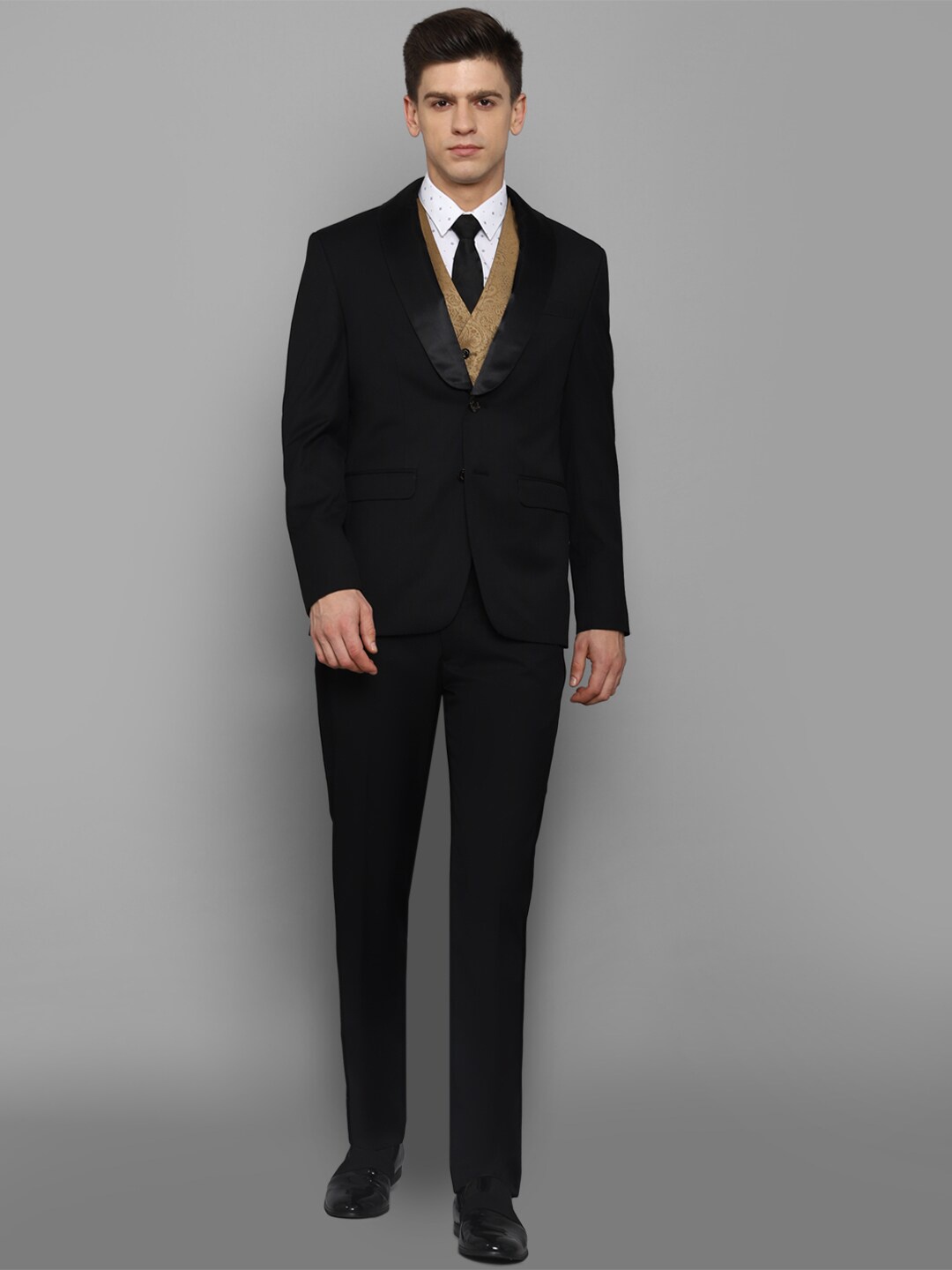 

Allen Solly Men Black Solid Single-Breasted Slim-Fit Three-Piece Suit