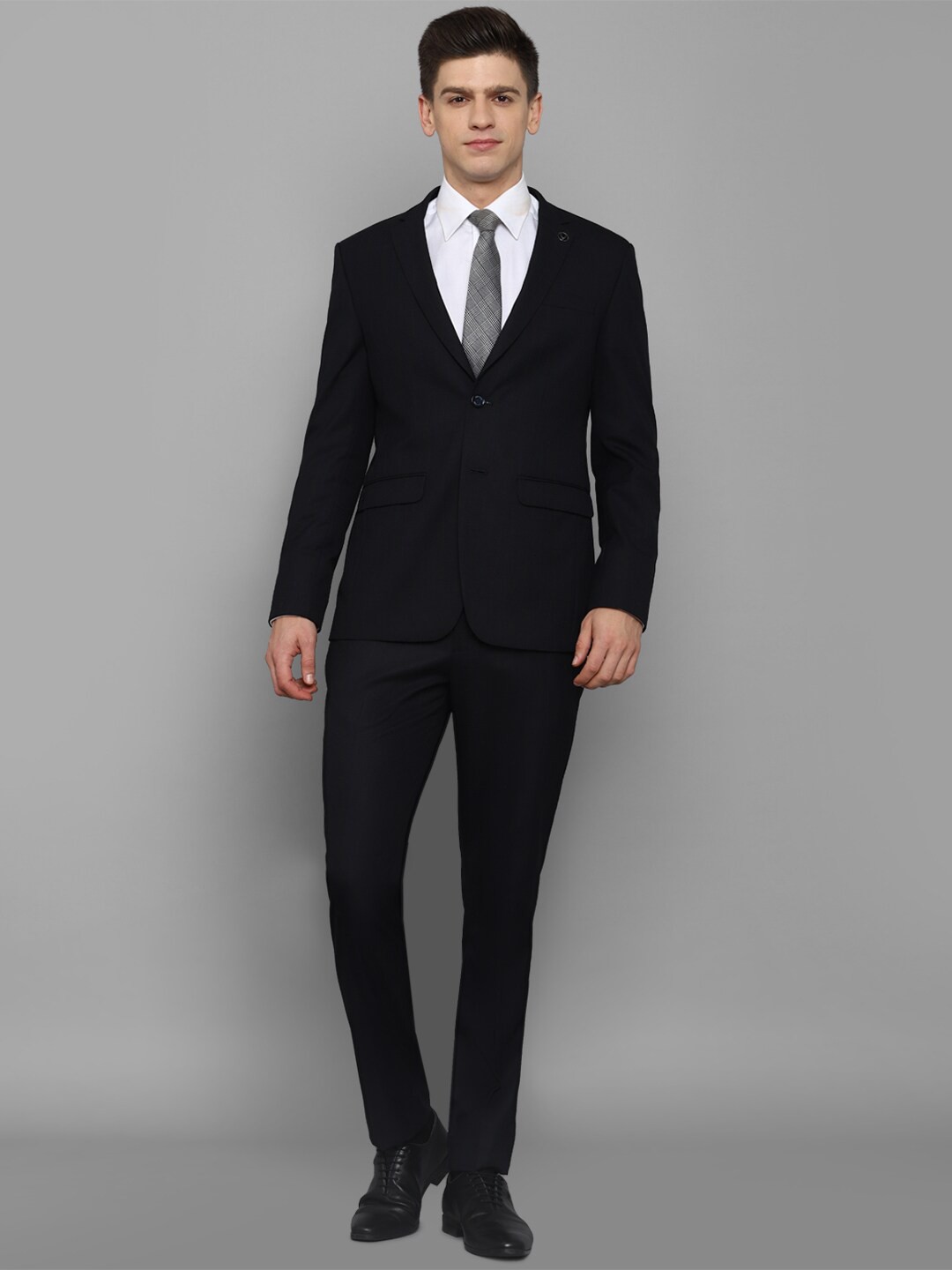 

Allen Solly Men Black Solid Single-Breasted Slim-Fit Two Piece Suit Suit