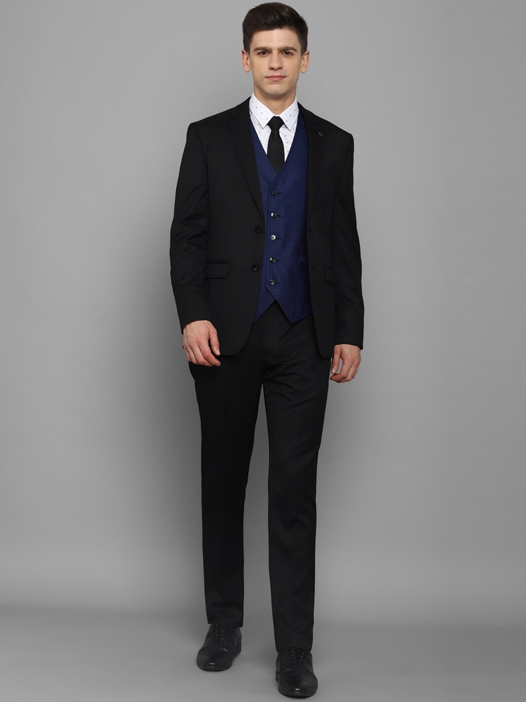 

Allen Solly Men Black Solid Slim-Fit Single-Breasted Three-Piece Formal Suit