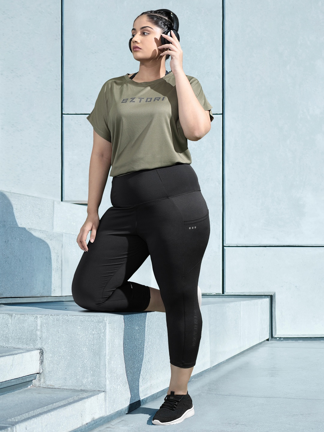

Sztori Plus Size Women Solid High-Rise Antimicrobial Finish Cropped Tights, Charcoal