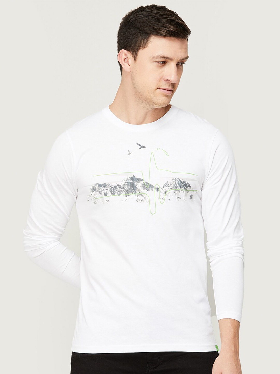 

Bossini Men White Graphic Printed Cotton T-shirt
