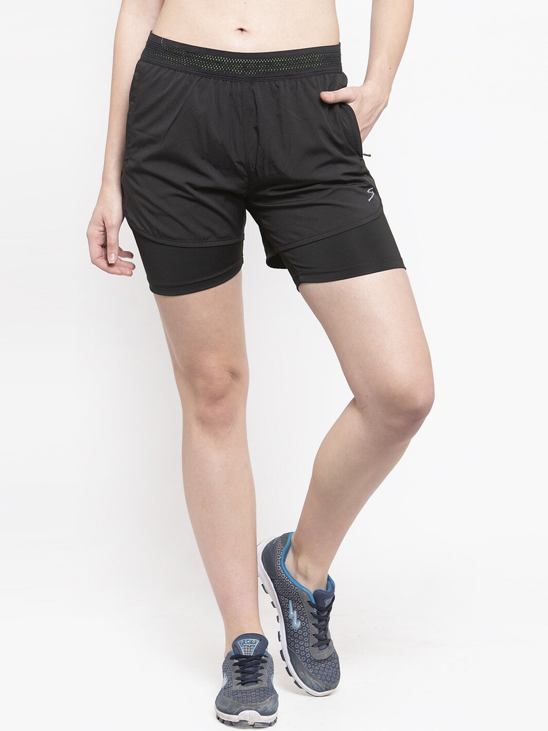 

UNPAR Women Black Solid Sports Shorts