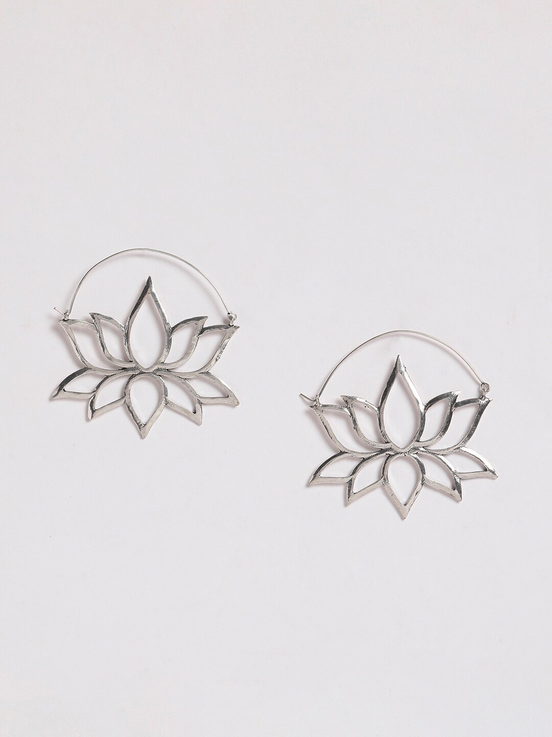 

EL REGALO Silver-Toned Floral Studs Earrings