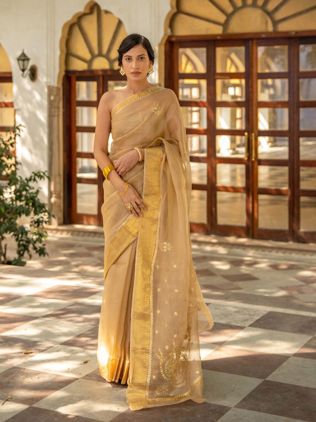 

Geroo Jaipur Beige & Gold-Toned Floral Zari Pure Silk Kota Saree