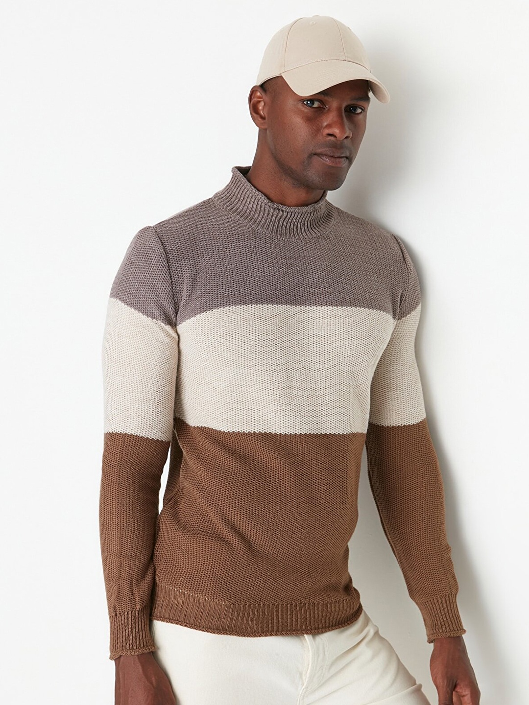 

Trendyol Men Brown & Grey Colourblocked Acrylic Pullover