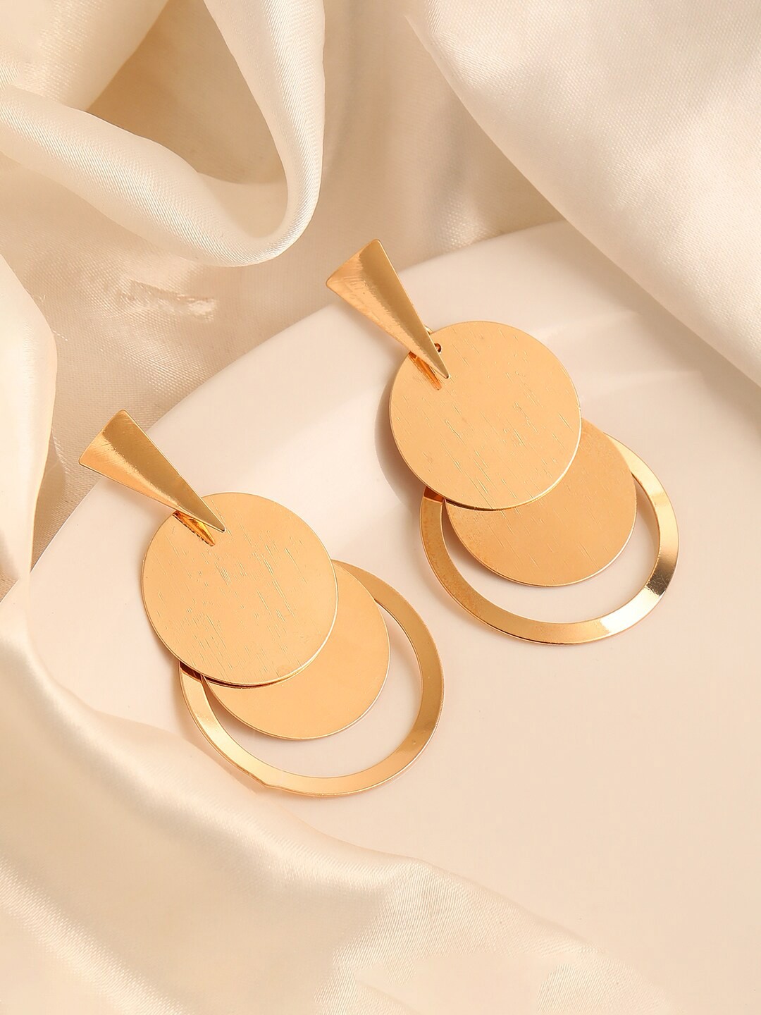 

SOHI Gold Toned & Gold Plated Contemporary Drop Earrings