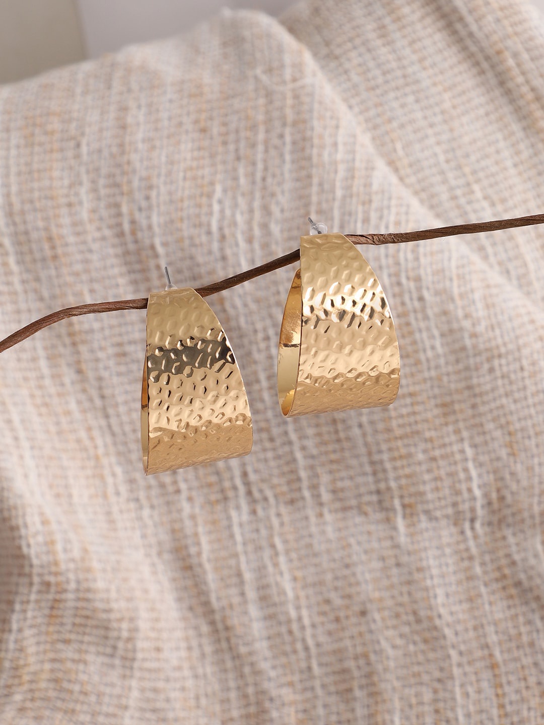 

SOHI Gold Plated Contemporary Hoop Earrings