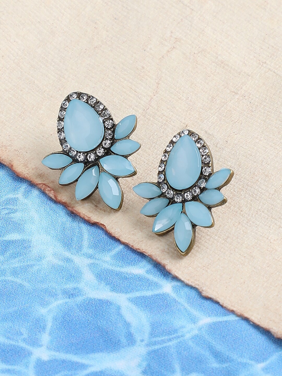 

SOHI Women Blue Studs Earrings