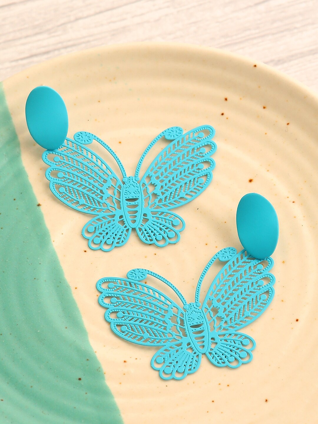 

SOHI Women Blue Studs Earrings