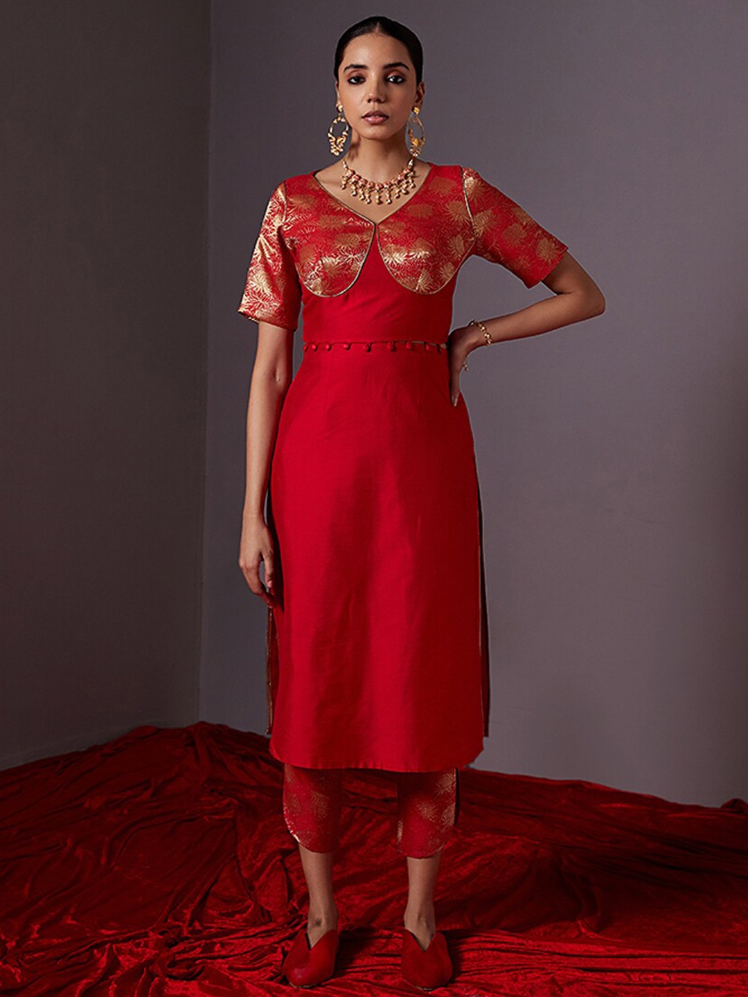 

Abhishti Floral Cotton Kurta With Detachable Zari Blouse, Red