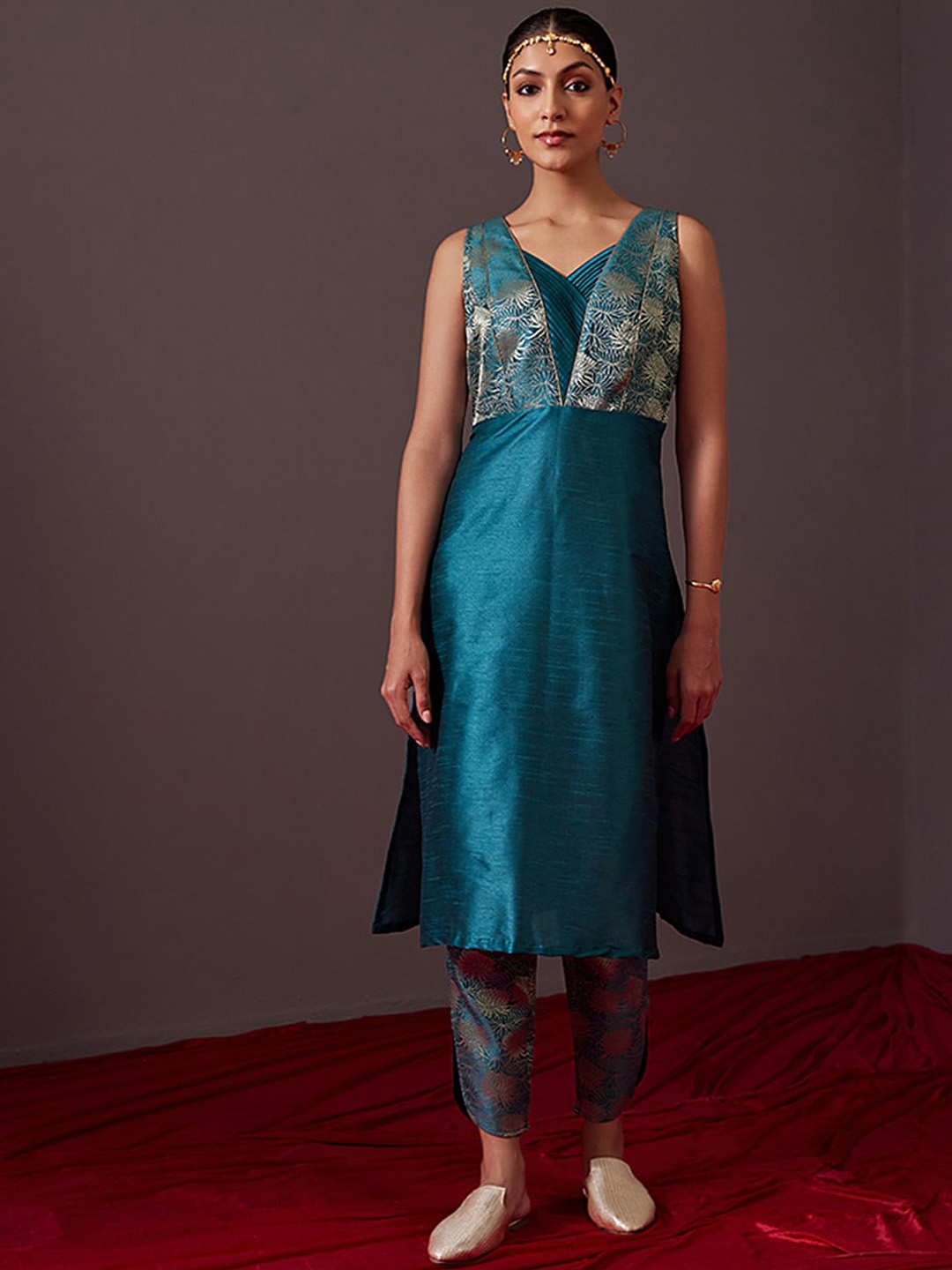 Abhishti V-Neck Floral Zari Cotton Kurta, Turquoise blue