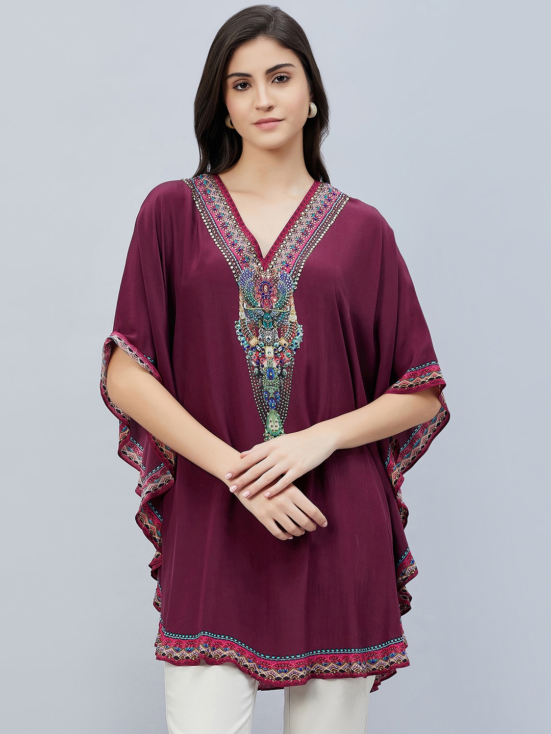 

First Resort by Ramola Bachchan Women Purple & Pink Embellished V-Neck Kurti