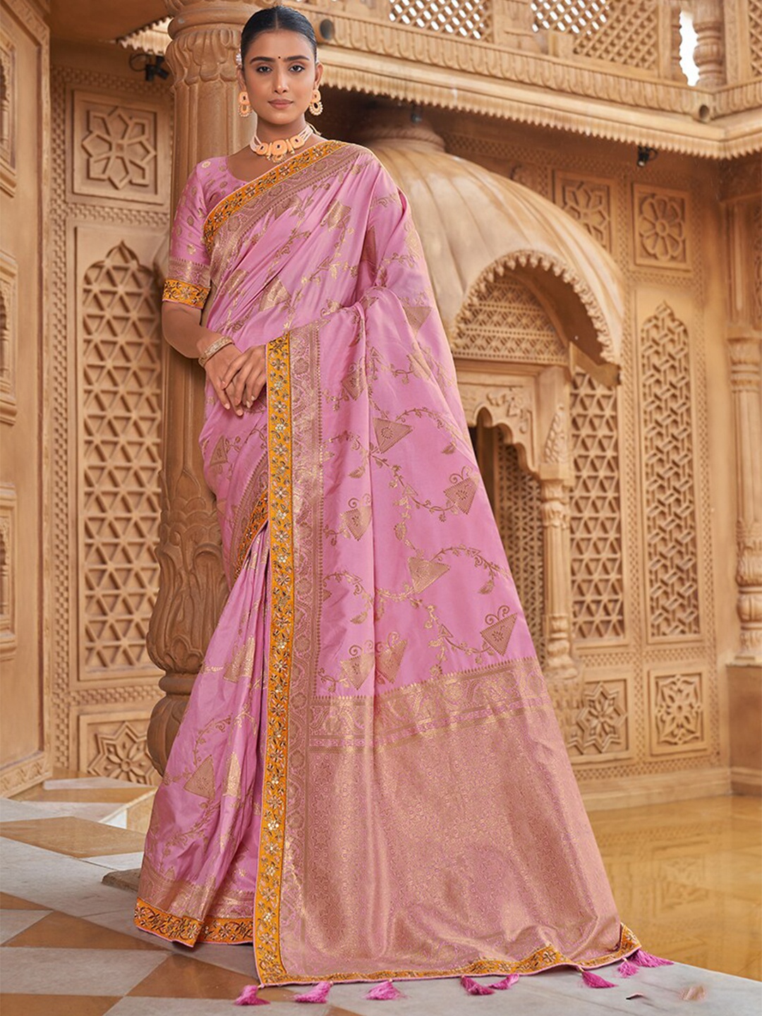 

MONJOLIKA FASHION Pink & Gold-Toned Ethnic Motifs Zari Banarasi Saree