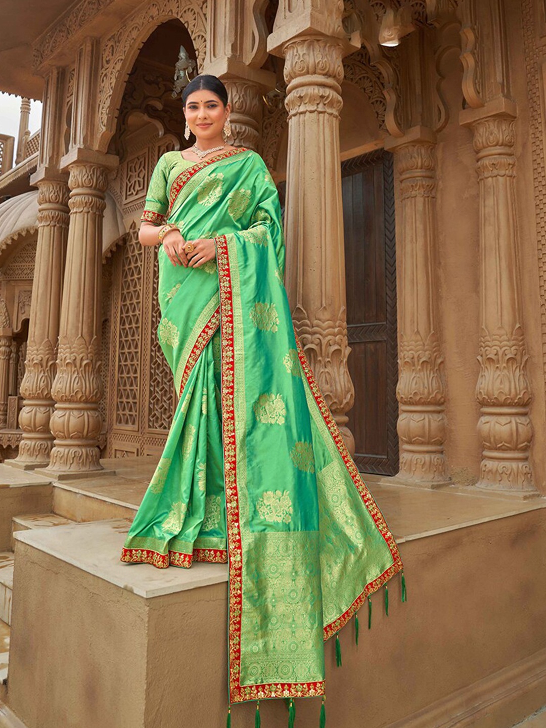 

MONJOLIKA FASHION Green & Red Ethnic Motifs Zari Banarasi Saree