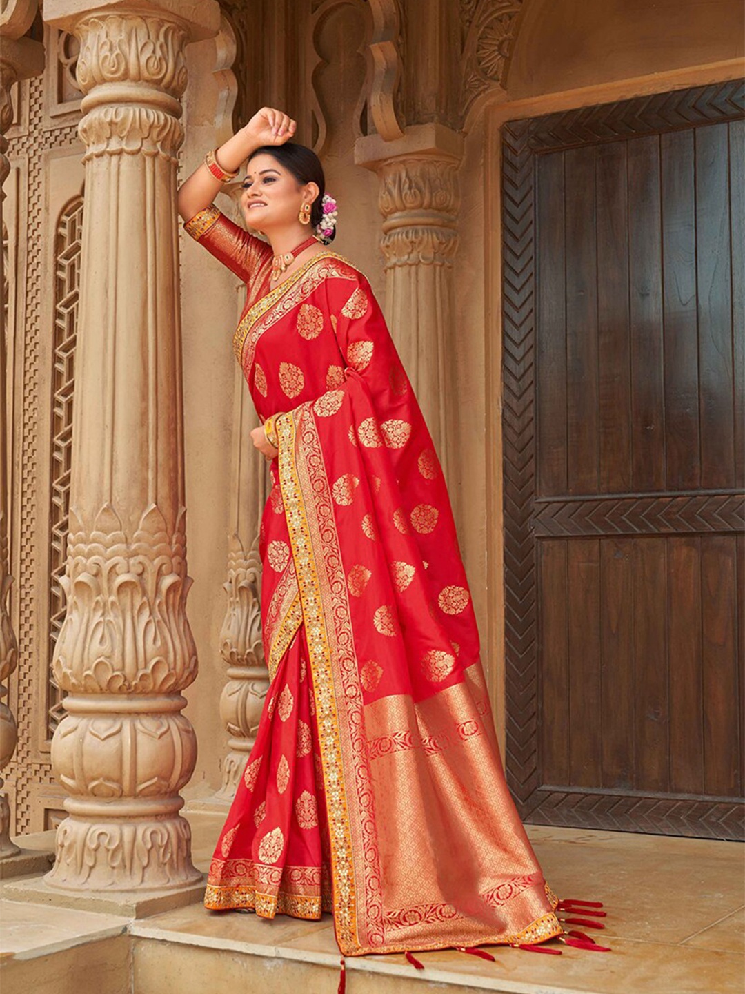 

MONJOLIKA FASHION Red & Gold-Toned Ethnic Motifs Zari Banarasi Saree