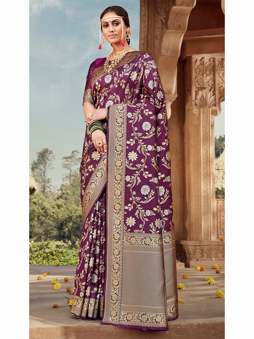 

MONJOLIKA FASHION Purple & Gold-Toned Ethnic Motifs Zari Banarasi Saree