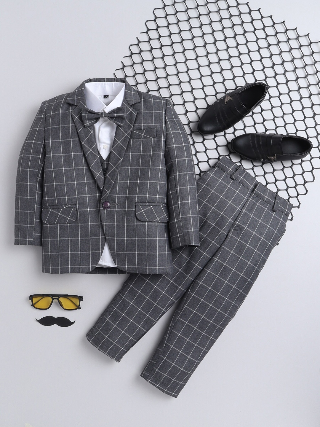 

Jeetethnics Boys Grey & White Checked 4 Piece Single-Breasted Suit With Bow Tie