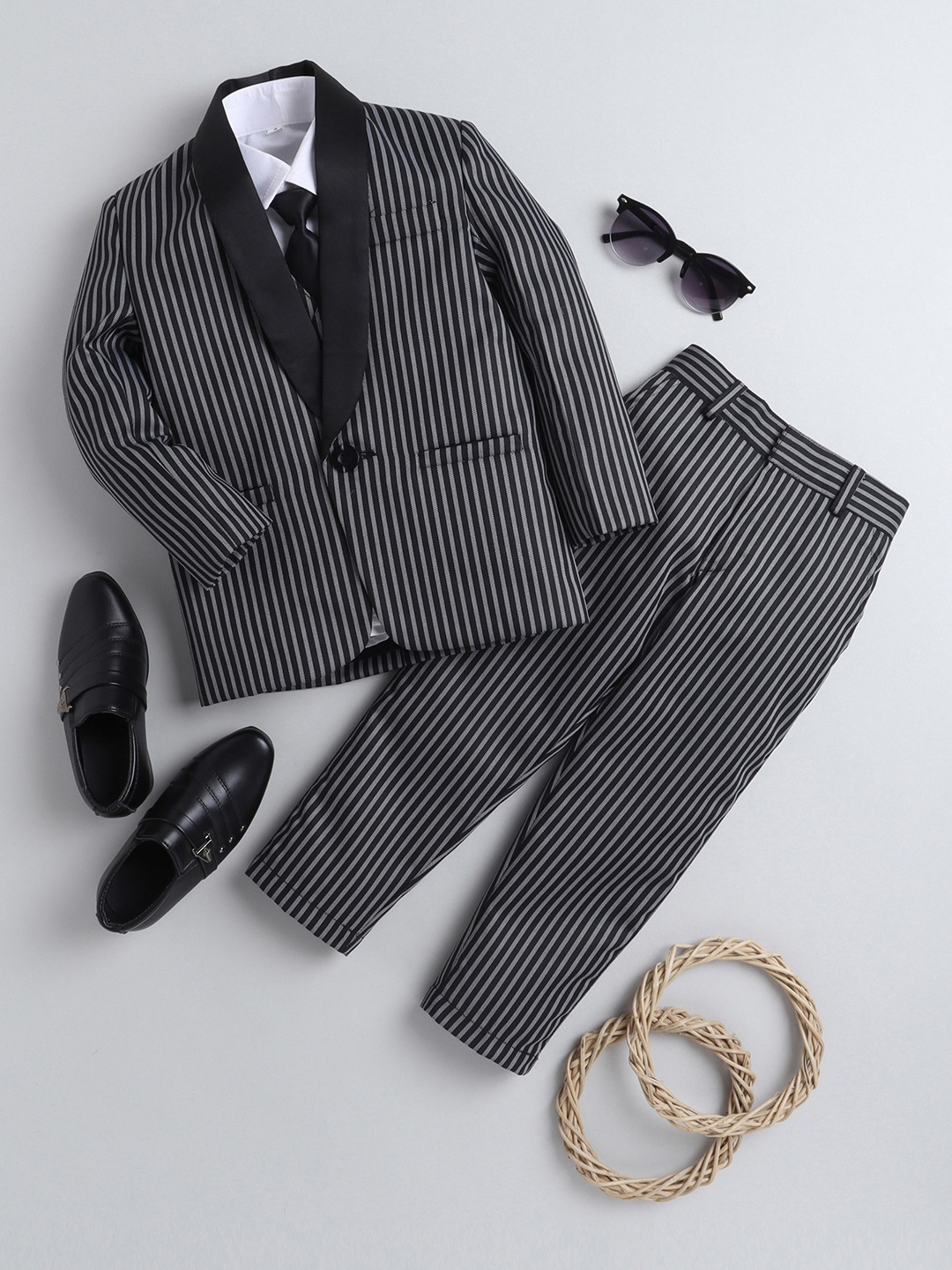 

Jeetethnics Infants Boys Black Striped Patterned Single-Breasted 4-Piece Suits
