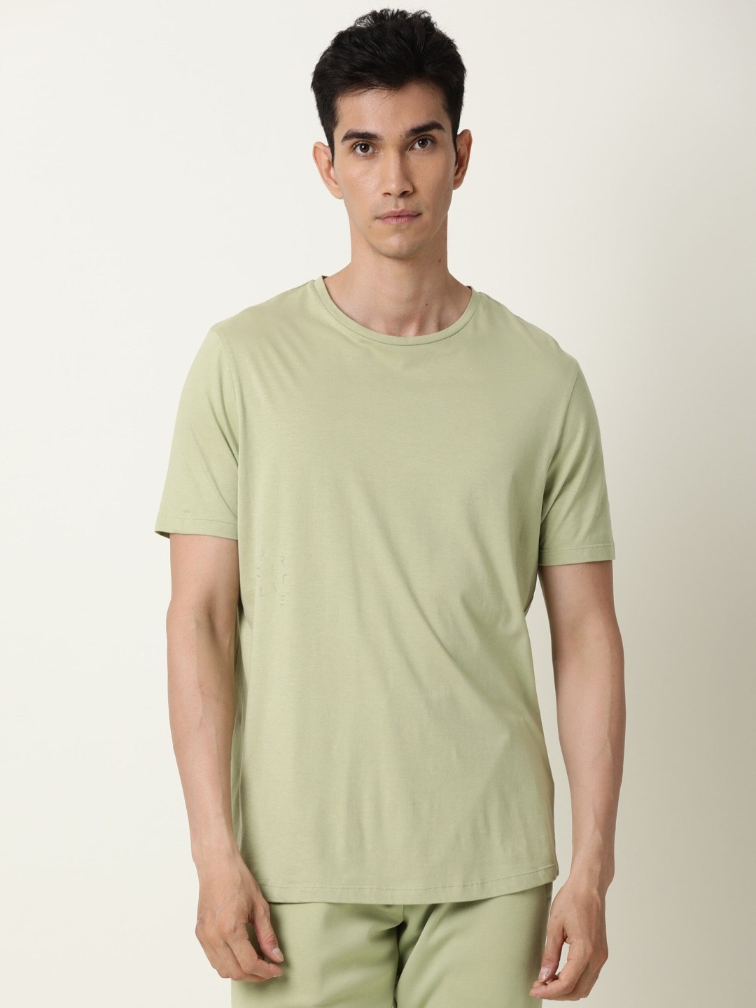 

ARTICALE Men Green Solid Slim Fit Cotton T-shirt