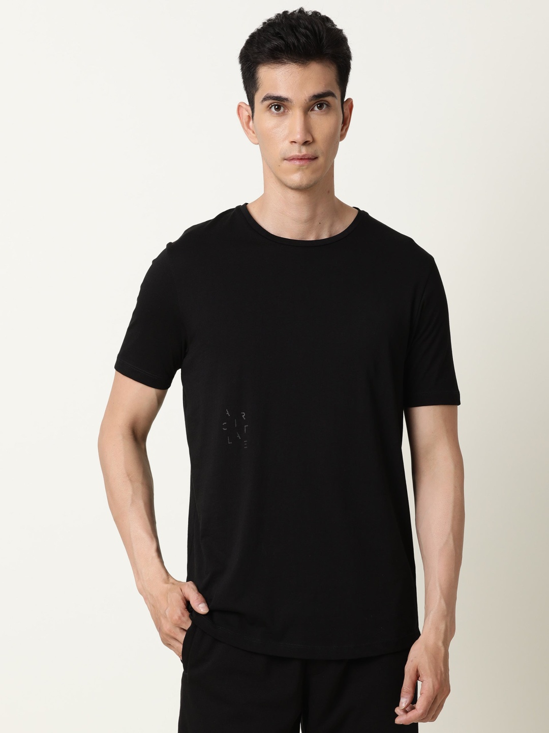 

ARTICALE Men Black Solid Slim Fit Cotton T-shirt