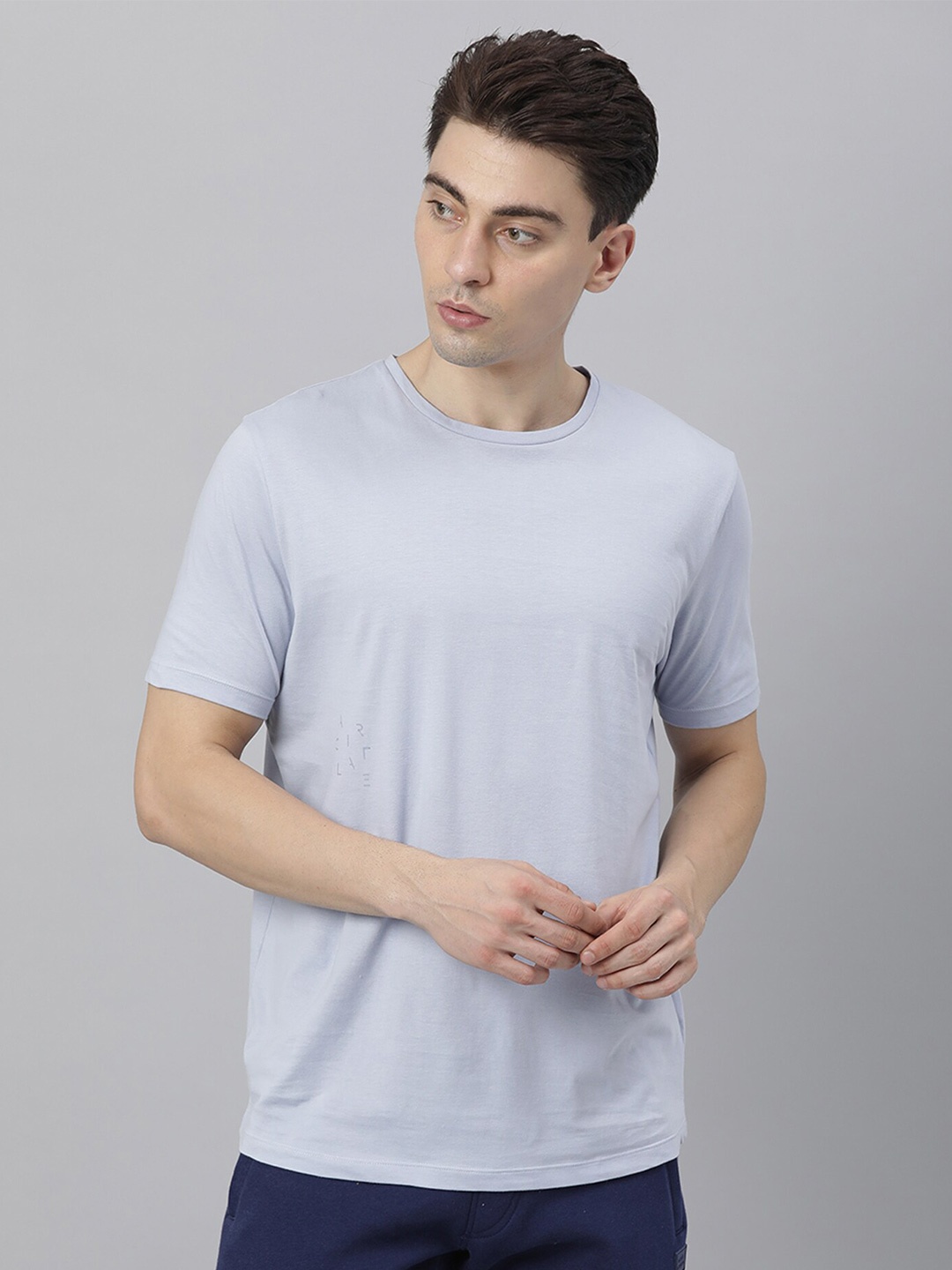 

ARTICALE Men Blue Solid Slim Fit CottonT-shirt