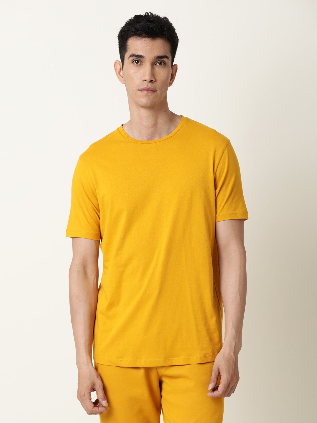 

ARTICALE Men Mustard Yellow Solid Slim Fit Cotton T-shirt