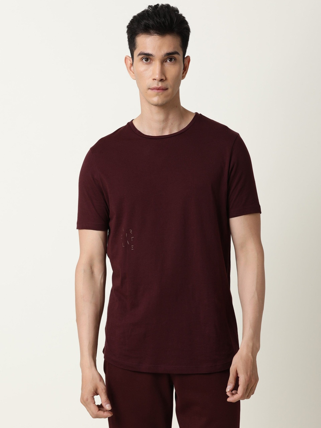 

ARTICALE Men Maroon Solid V-Neck Slim Fit Cotton T-shirt
