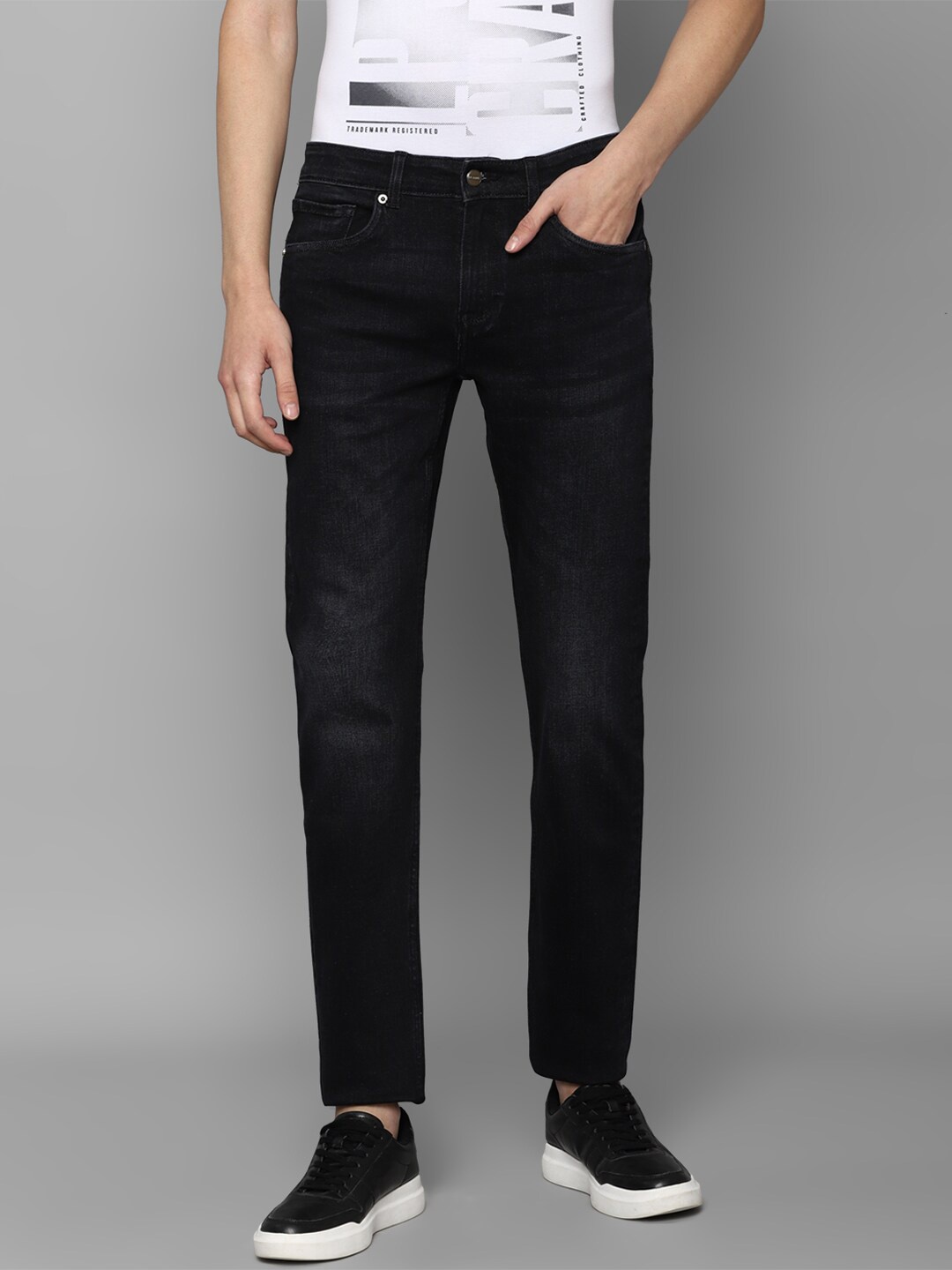 

Louis Philippe Jeans Men Black Slim Fit Light Fade Jeans