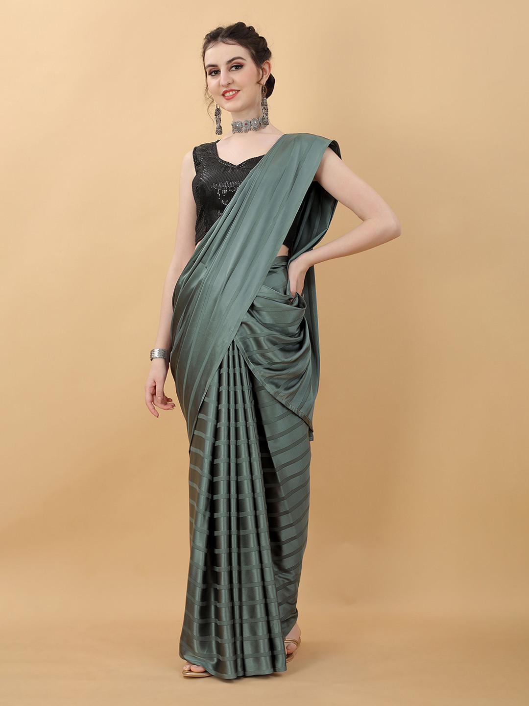 

kasee Grey Striped Saree