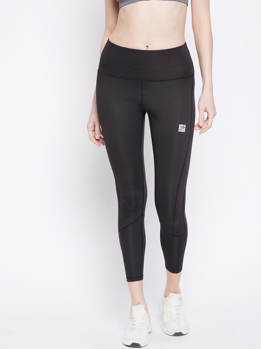 

UNPAR Women Black Solid Three-Quarter Length Training Tights