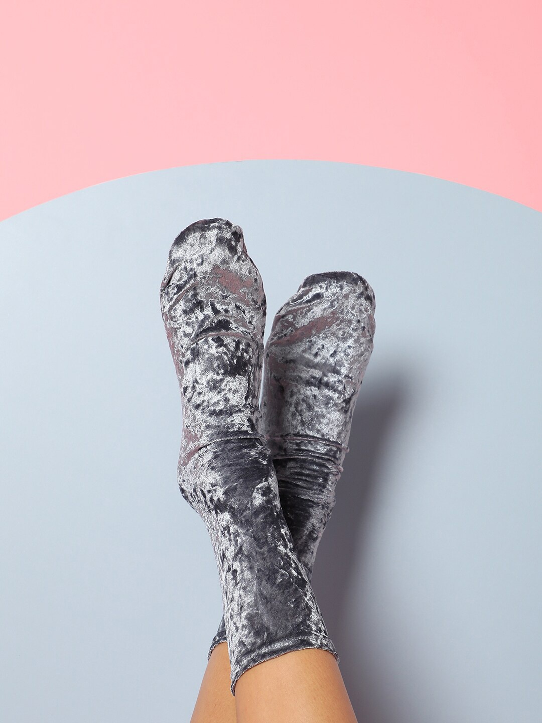 

HAUTE SAUCE by Campus Sutra Women Grey Calf Length Socks