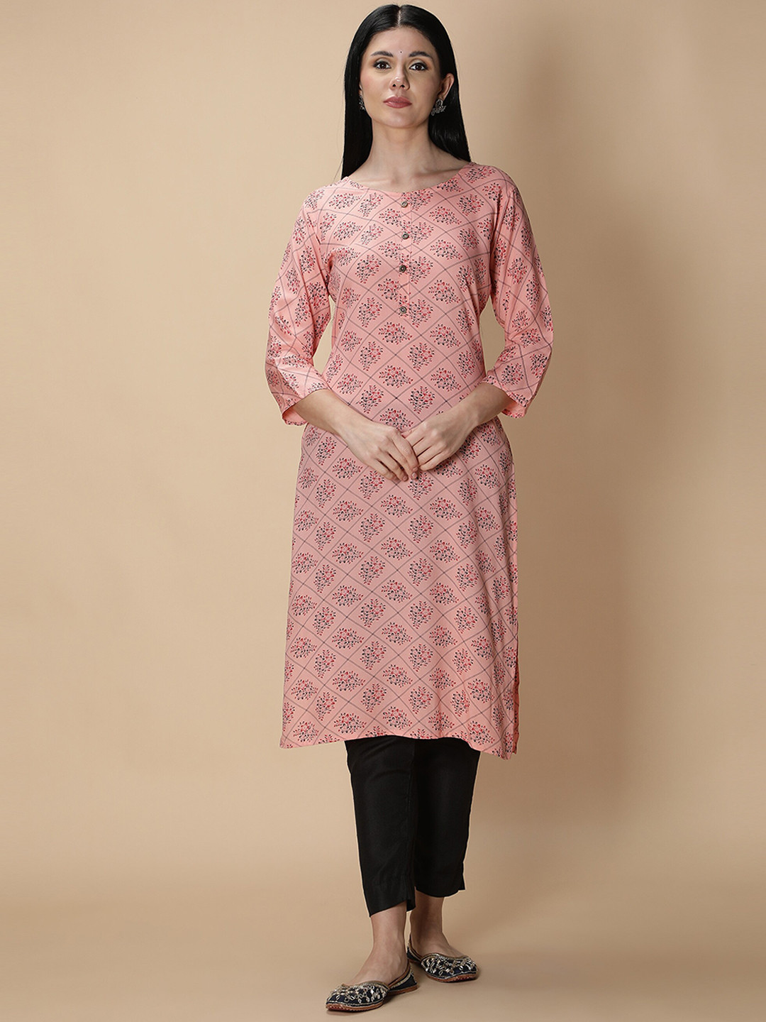 

Fabclub Women Peach & Black Floral Printed Straight Kurta with Trousers
