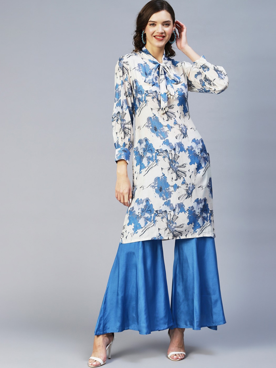 

FASHOR Women Off White Floral Printed Kurta with Palazzos