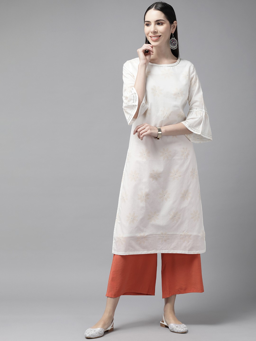 

Amirah s Women White Pure Cotton Floral Printed Gotta Patti Kurta