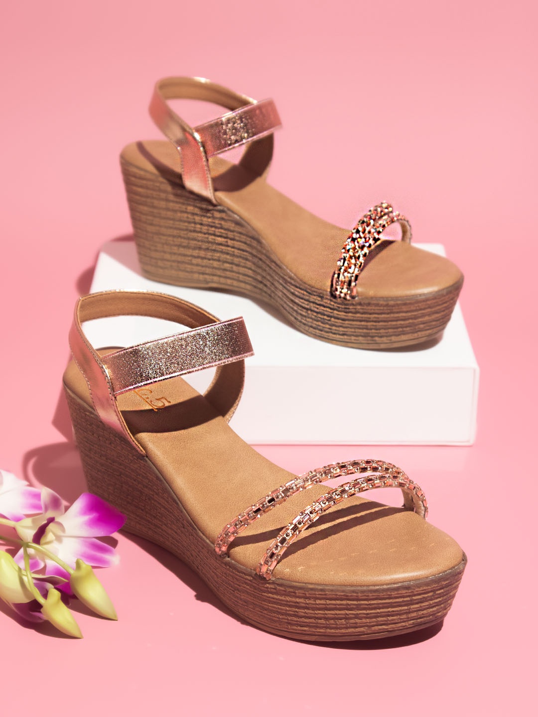 

Inc 5 Rose Gold Solid Backstrap Wedge
