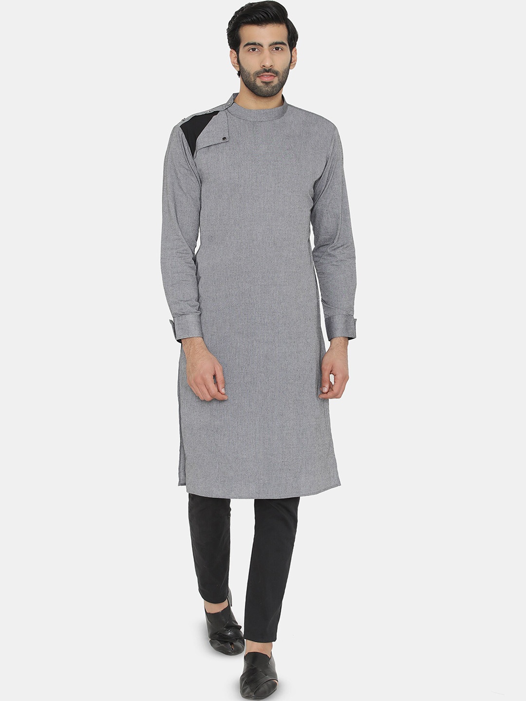 

Raas Mandarin Collar Shoulder Detail Straight Cotton Kurta, Grey