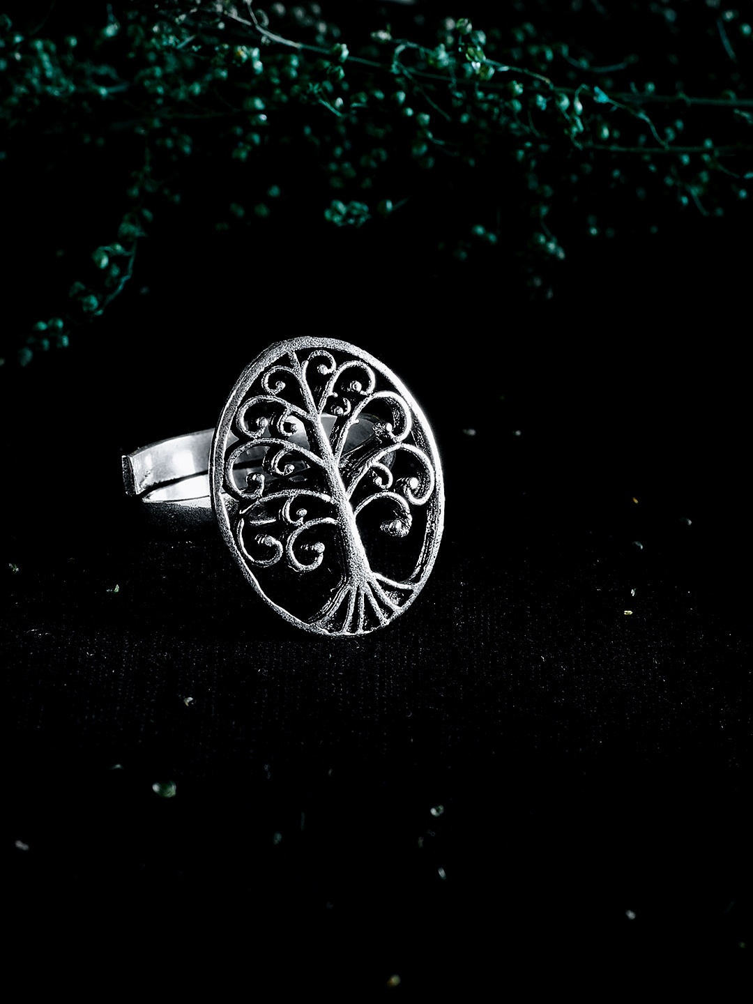 

ZeroKaata Women Oxidised Silver-Plated Adjustable Finger Ring