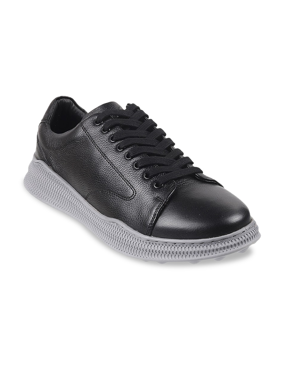 

Metro Men Black Solid Sneakers