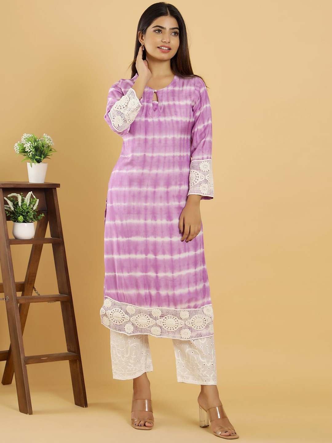 

AUTUMN LANE Women Purple Leheriya Dyed Pure Cotton Kurta with Trousers