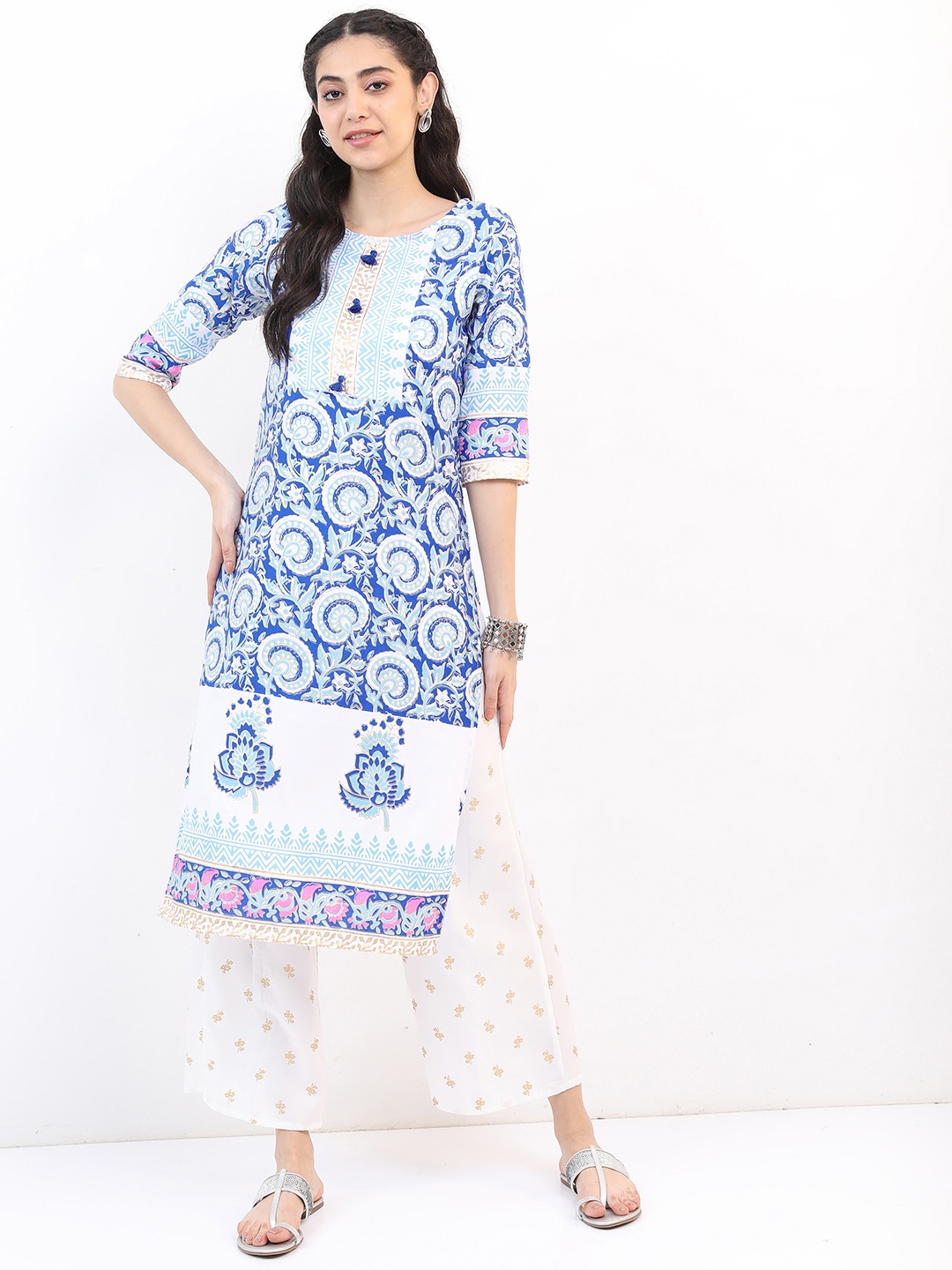 

Vishudh Women Blue Floral Printed Kurta with Palazzos
