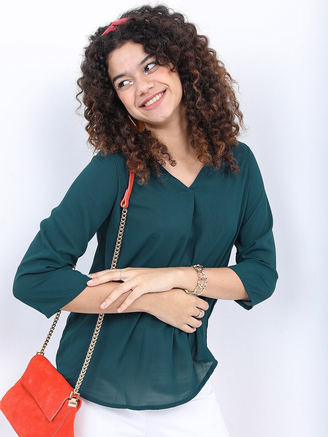 

Tokyo Talkies Woman Dark Green Solid V-Neck Top