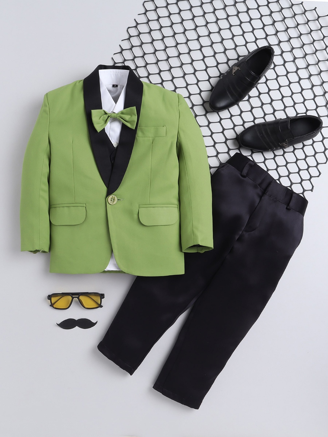 

Jeetethnics Infant Boys Green & Black Solid Tuxedo 5-Piece Suits