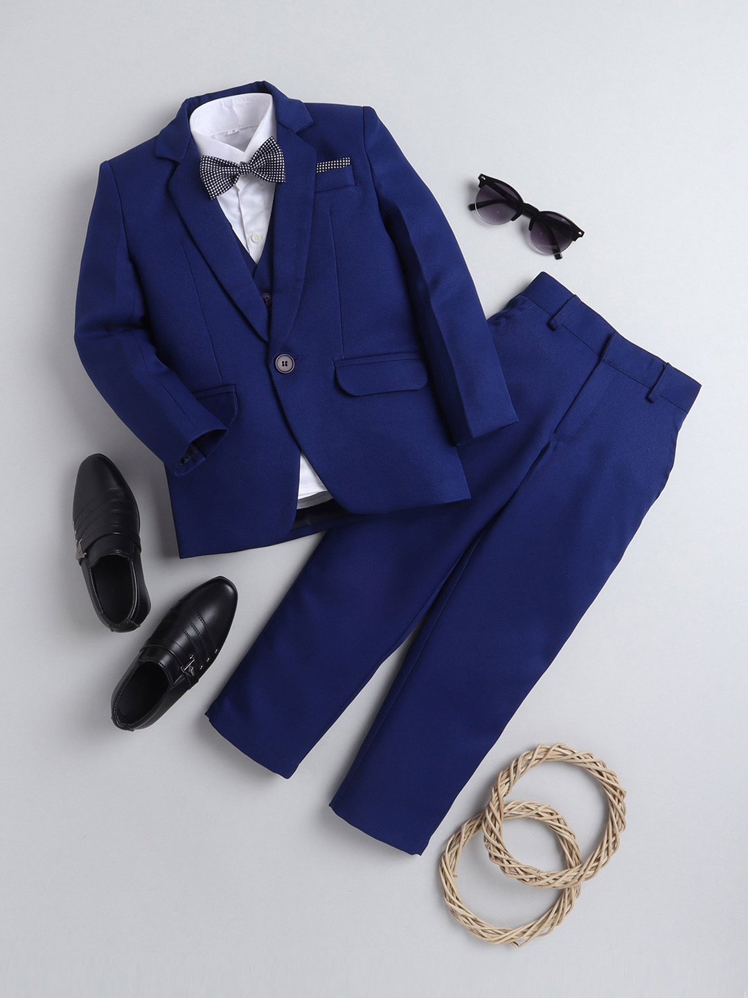 

Jeetethnics Boys Navy Blue Solid 5-Piece Single-Breasted Partywear Suit