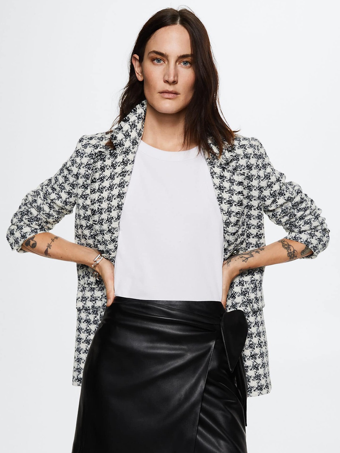 

MANGO Women Black & White Sustainable Houndstooth Patterned Double-Breasted Tweed Blazer