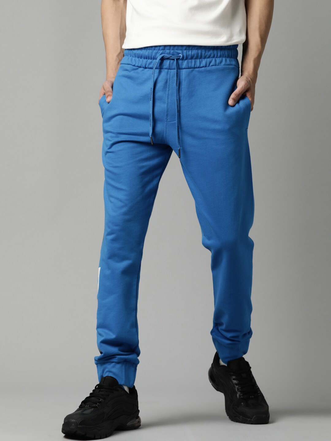 

Breakbounce Men Blue Printed Pure Cotton Joggers