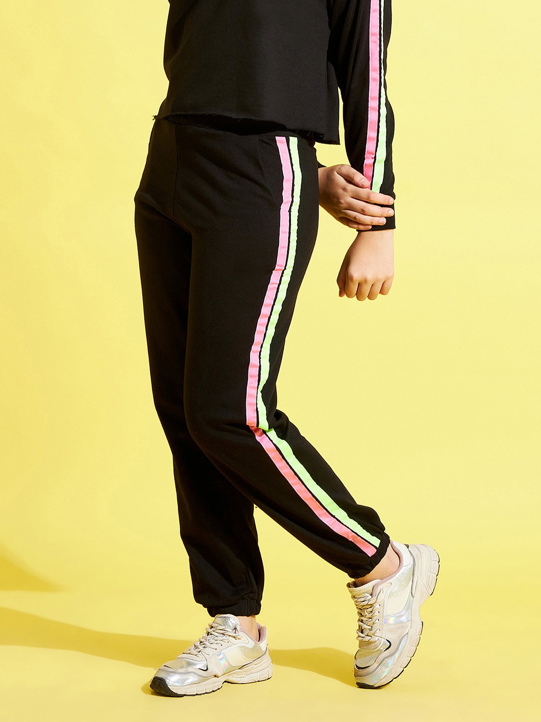 

Noh.Voh - SASSAFRAS Kids Girls Black Solid Joggers
