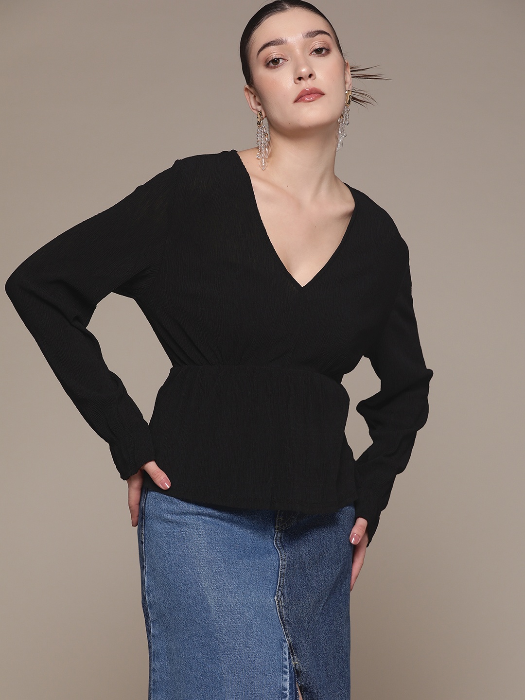 

MANGO Black Solid Flowy Textured Peplum Top