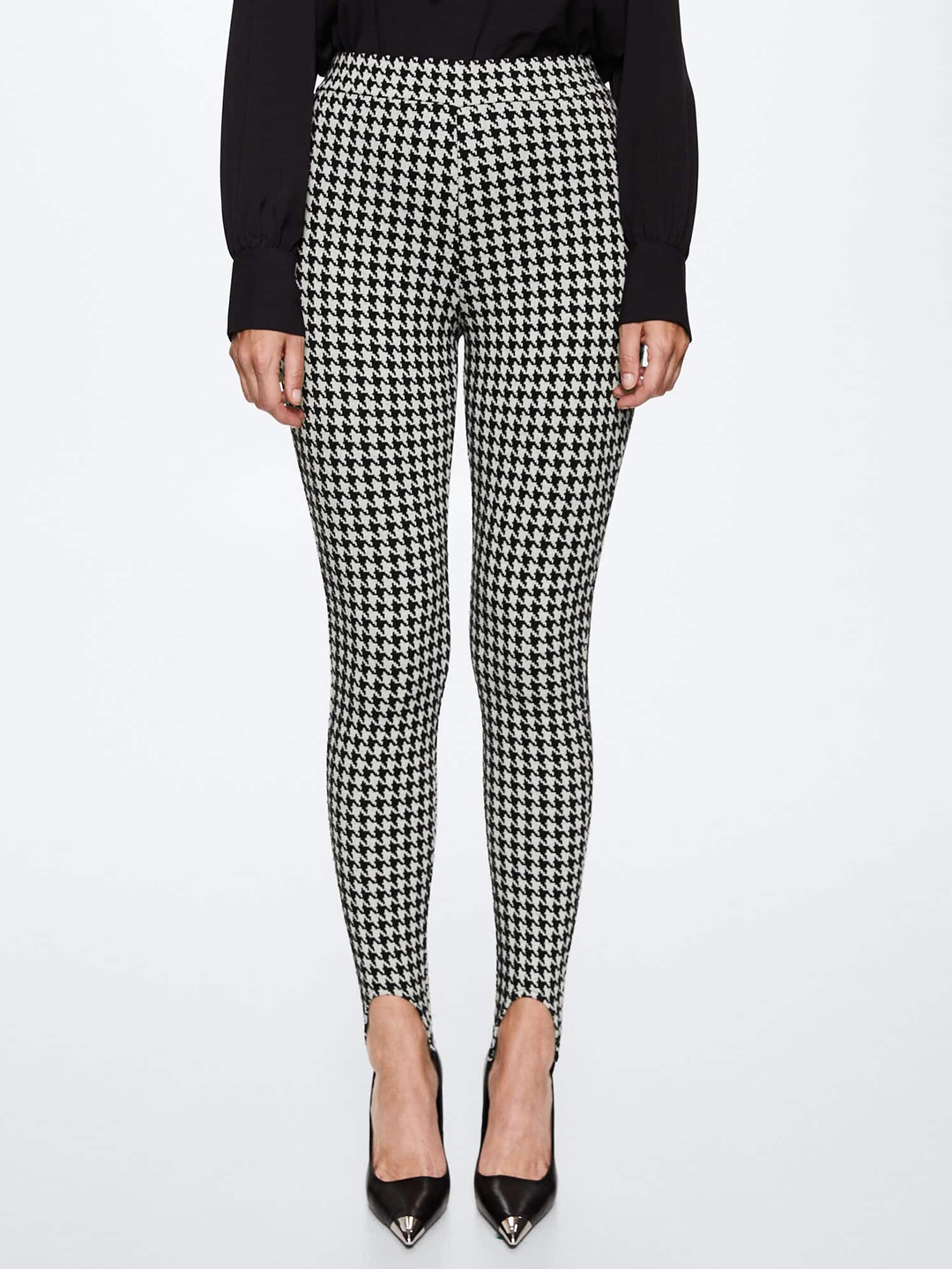 

MANGO Women Black & White Houndstooth Printed Stirrup Leggings