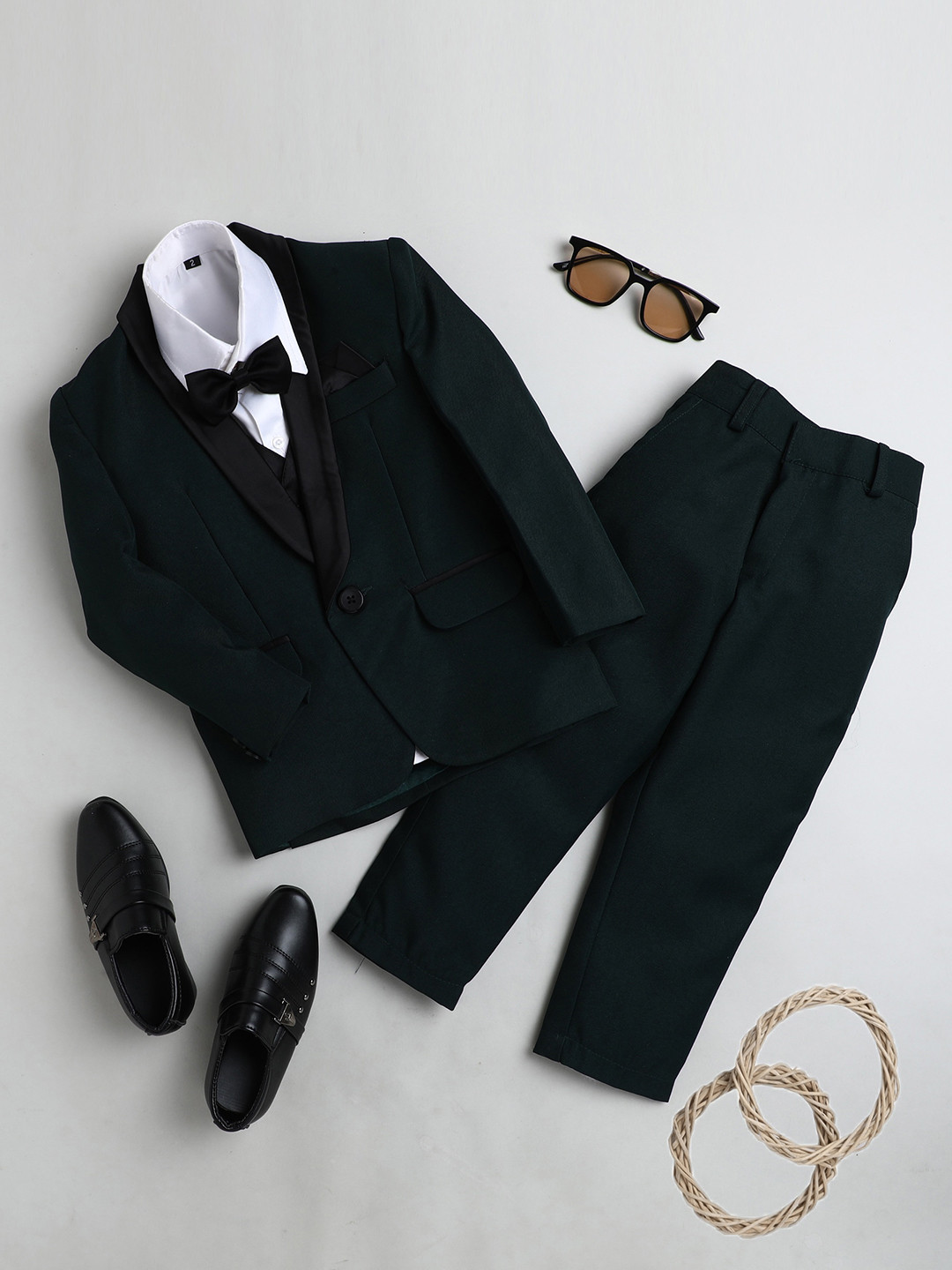 

Jeetethnics Boys Green Solid 5-Piece Single-Breasted Partywear Suit